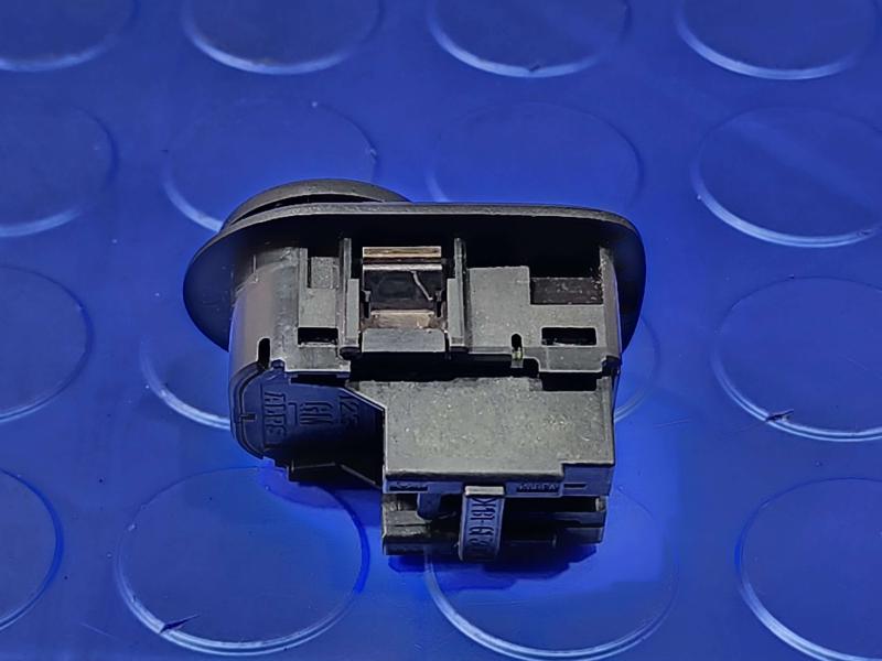 2015 Chevrolet Camaro Door Switch Front