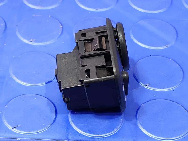 2015 Chevrolet Camaro Door Switch Front