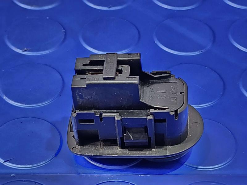 2015 Chevrolet Camaro Door Switch Front
