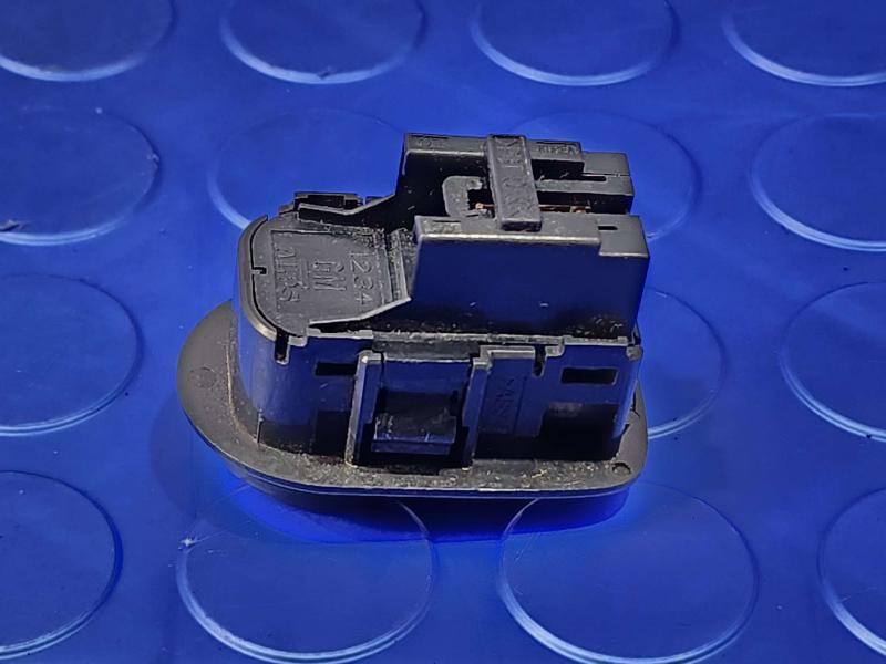 2015 Chevrolet Camaro Door Switch Front