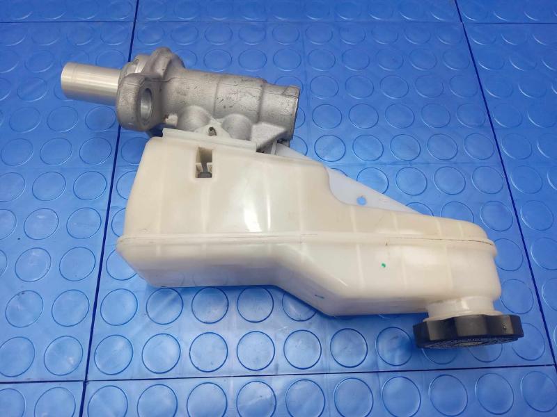 2017-2019 Buick Lacrosse Brake Master Cylinder Assembly Genuine OEM 84118574