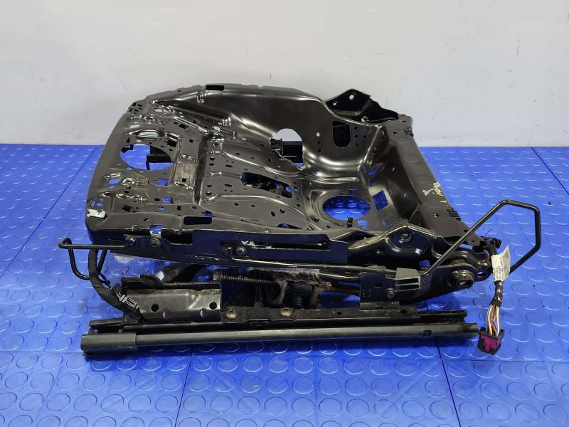 2020 Volkswagen Passat Seat Track
