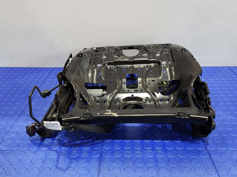 2020 Volkswagen Passat Seat Track