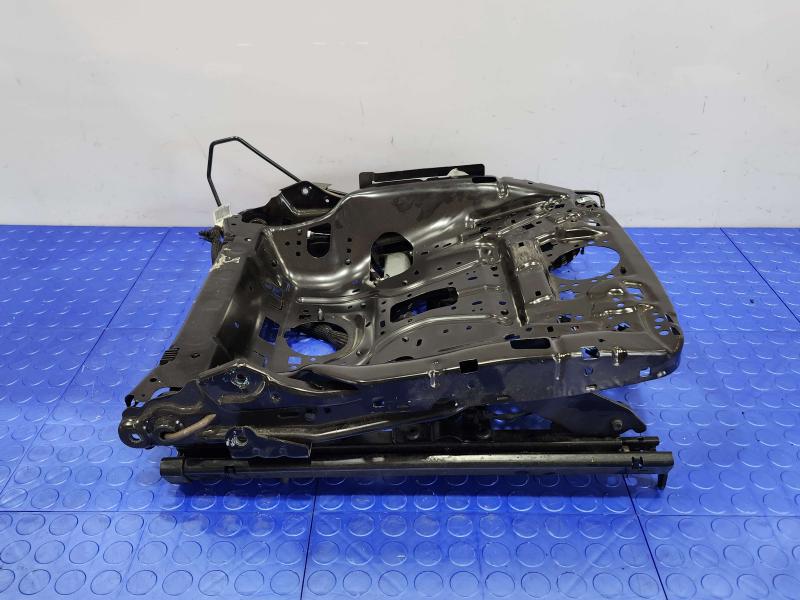 2020 Volkswagen Passat Seat Track