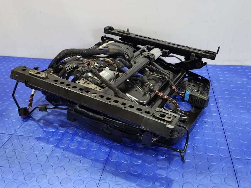 2020 Volkswagen Passat Seat Track