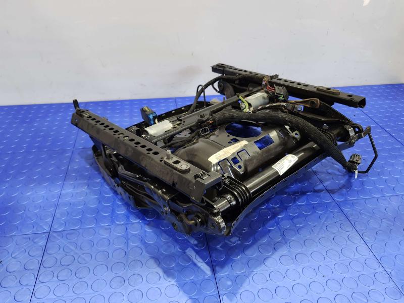 2020 Volkswagen Passat Seat Track