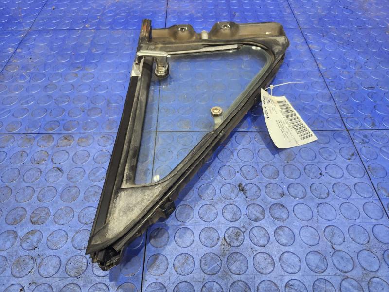 1992 Isuzu NPR Front Vent Glass/Window