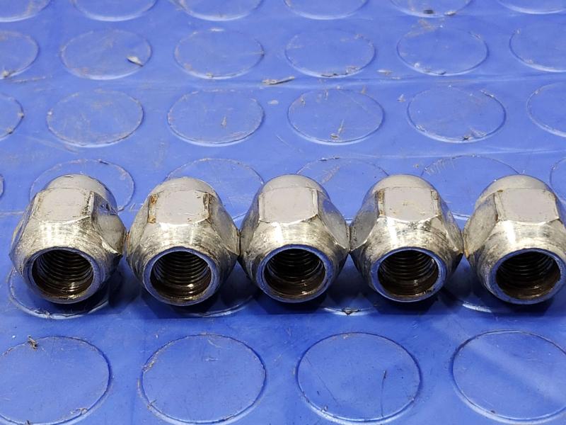 2014 Infiniti QX60 Lug Nuts