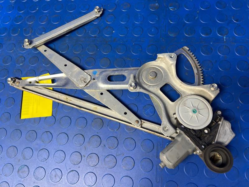 2010 Toyota Prius Front Door Regulator