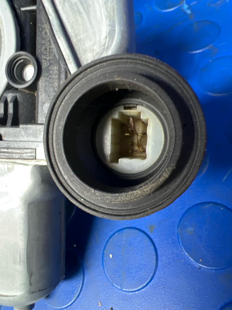2010 Toyota Prius Front Door Regulator
