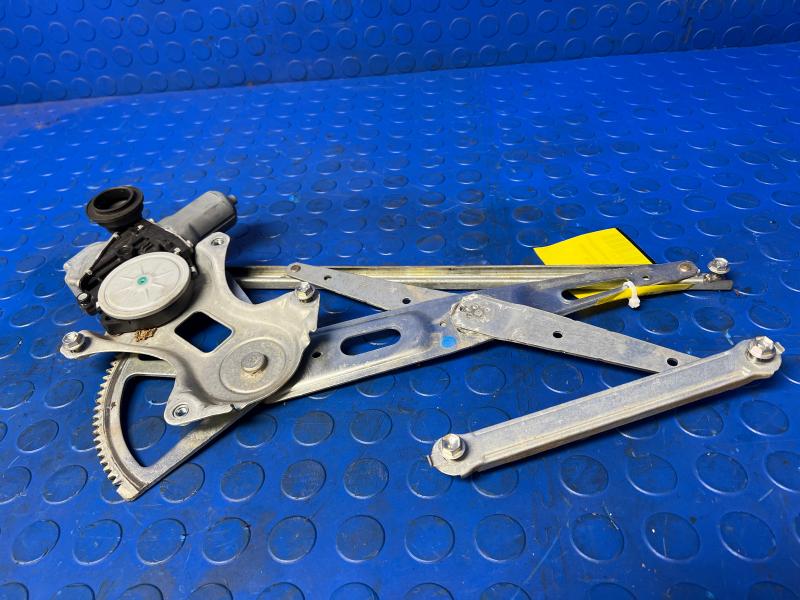 2010 Toyota Prius Front Door Regulator
