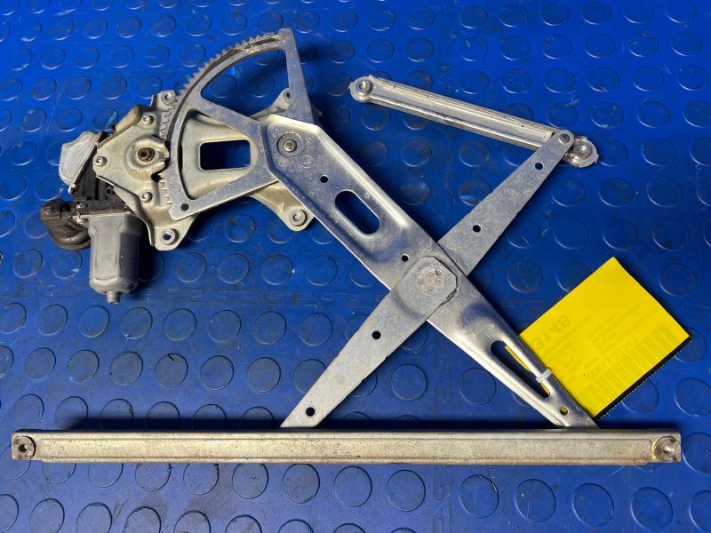2010 Toyota Prius Front Door Regulator