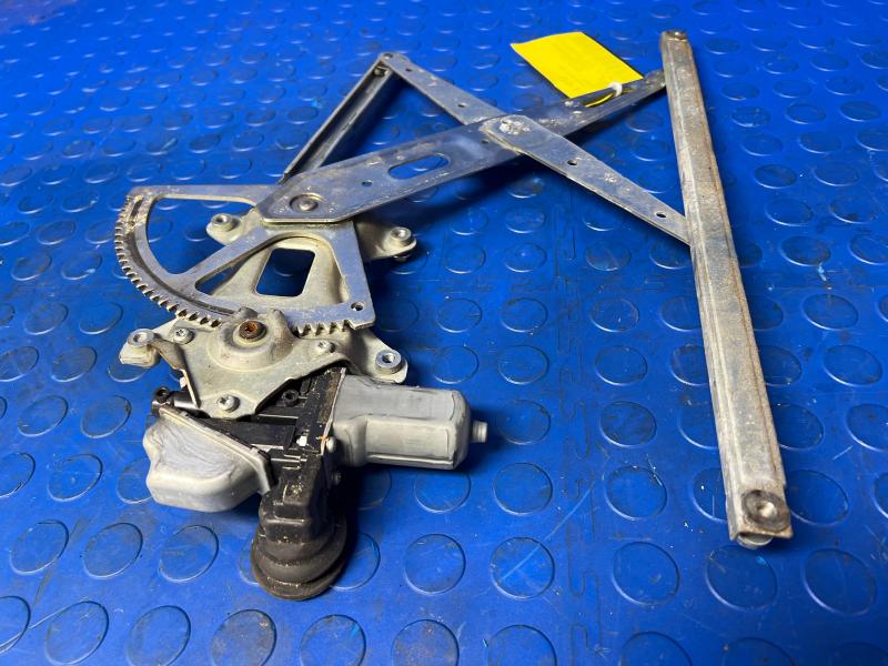 2010 Toyota Prius Front Door Regulator