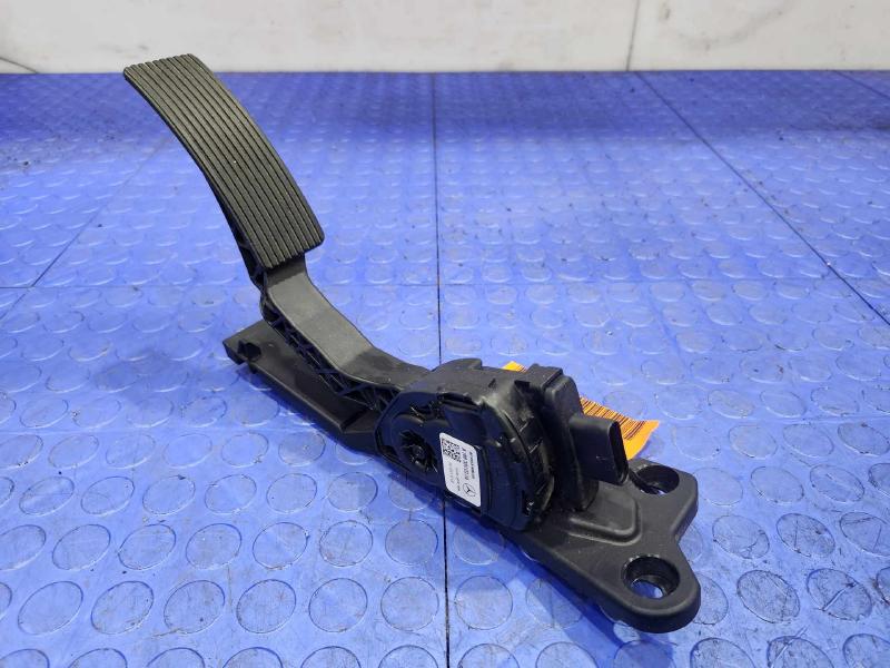 2012 Mercedes Benz ML W166 Accelerator Pedal Assembly Genuine OEM 1663000304