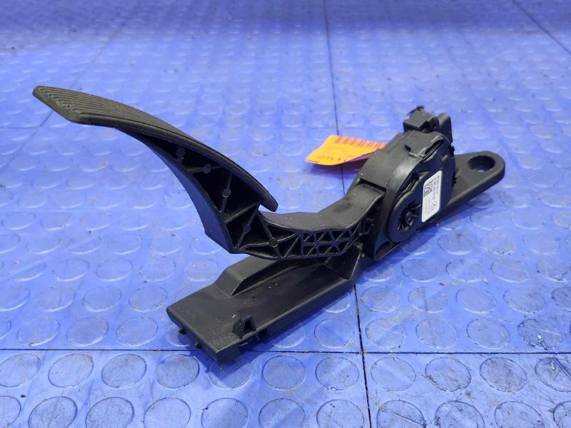 2012 Mercedes Benz ML W166 Accelerator Pedal Assembly Genuine OEM 1663000304