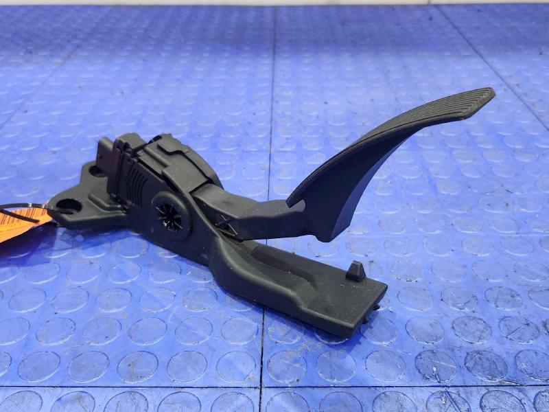 2012 Mercedes Benz ML W166 Accelerator Pedal Assembly Genuine OEM 1663000304