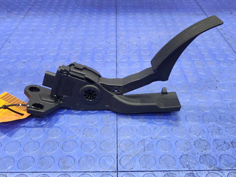 2012 Mercedes Benz ML W166 Accelerator Pedal Assembly Genuine OEM 1663000304