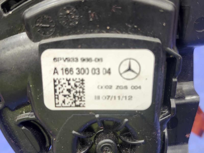 2012 Mercedes Benz ML W166 Accelerator Pedal Assembly Genuine OEM 1663000304