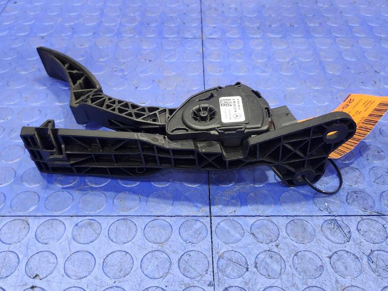 2012 Mercedes Benz ML W166 Accelerator Pedal Assembly Genuine OEM 1663000304