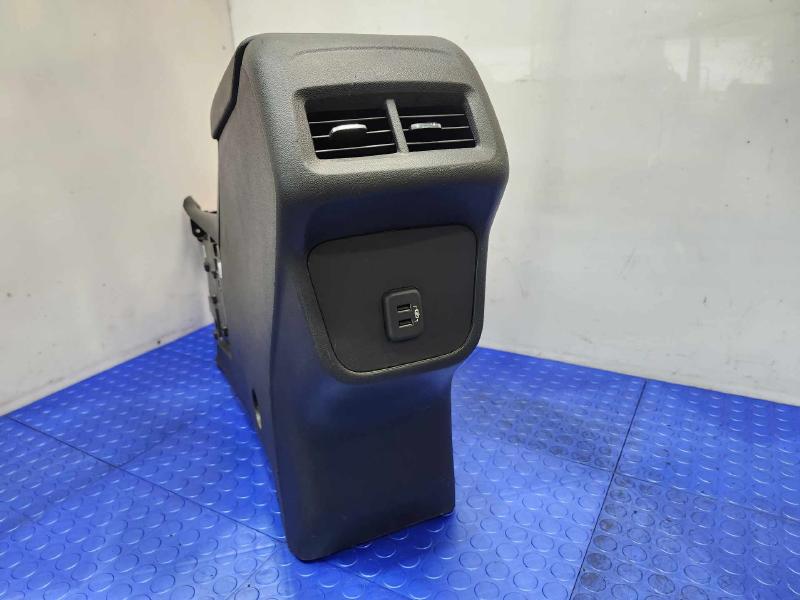 2019 Chevrolet Equinox Front Console