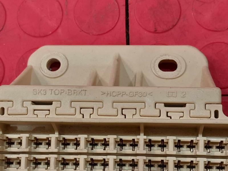 2020-2022 Kia Soul Instrument Junction Box Assembly Genuine OEM 91950K0070