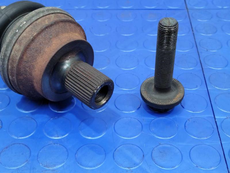 2009 Volkswagen Tiguan Axle Shaft