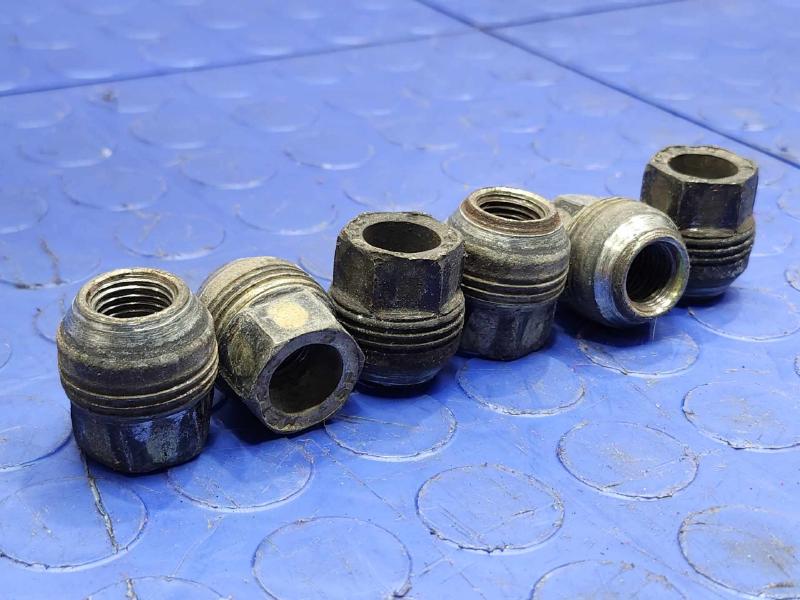 2005 Chevrolet Silverado 1500 Lug Nuts