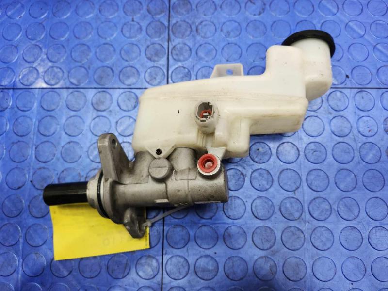 2014-2017 Toyota Camry Brake Master Cylinder Assembly Genuine OEM 4720106443