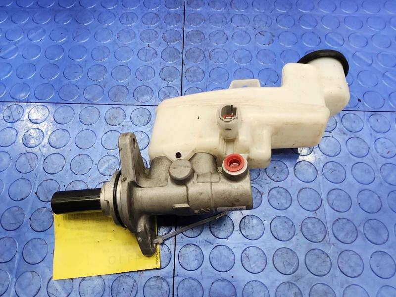 2014-2017 Toyota Camry Brake Master Cylinder Assembly Genuine OEM 4720106443