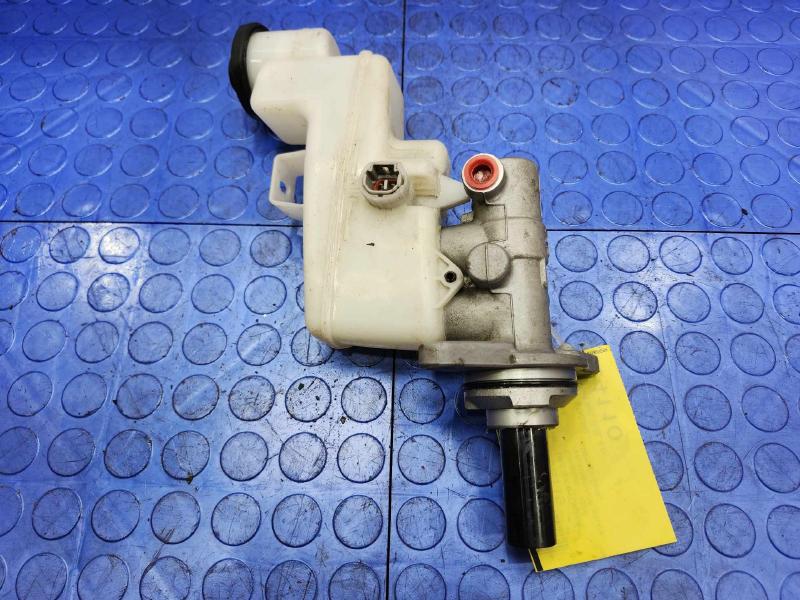 2014-2017 Toyota Camry Brake Master Cylinder Assembly Genuine OEM 4720106443