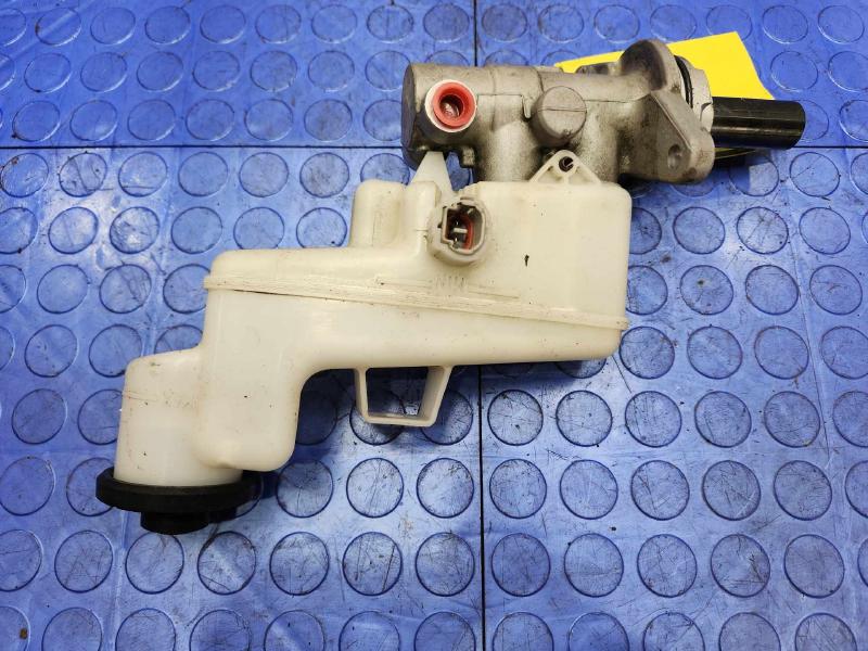 2014-2017 Toyota Camry Brake Master Cylinder Assembly Genuine OEM 4720106443