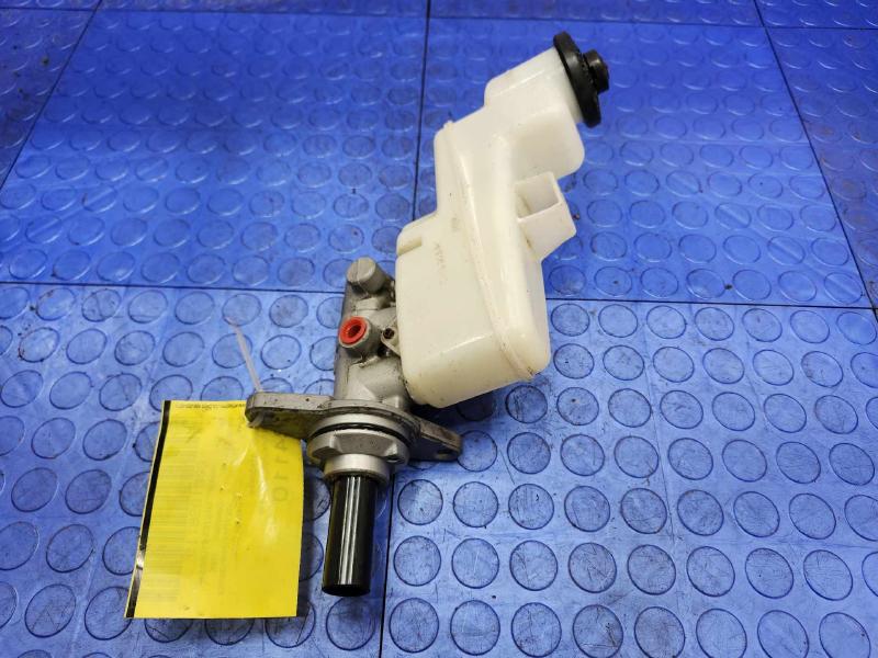2014-2017 Toyota Camry Brake Master Cylinder Assembly Genuine OEM 4720106443