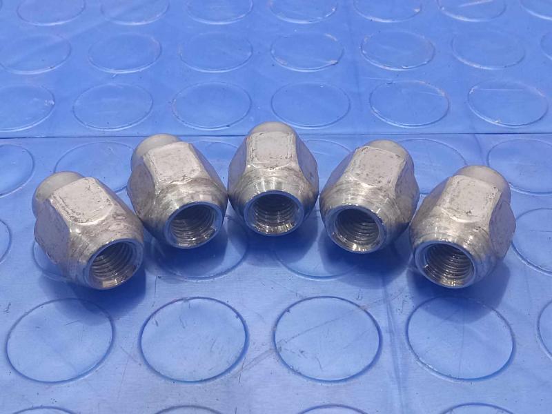 2015 Hyundai Santa Fe Lug Nuts