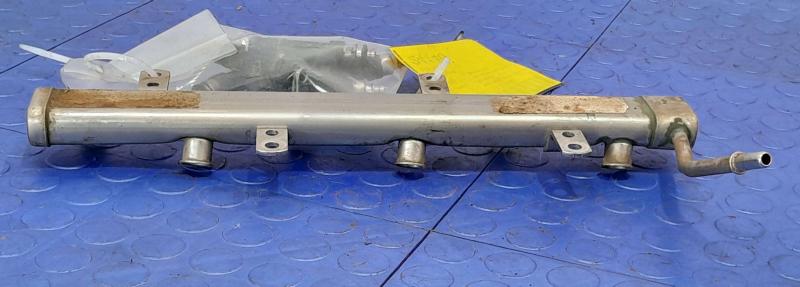 2007-2011 Jeep Wrangler 3.8L Fuel Rail with Injectors (6) OEM 04861667AA