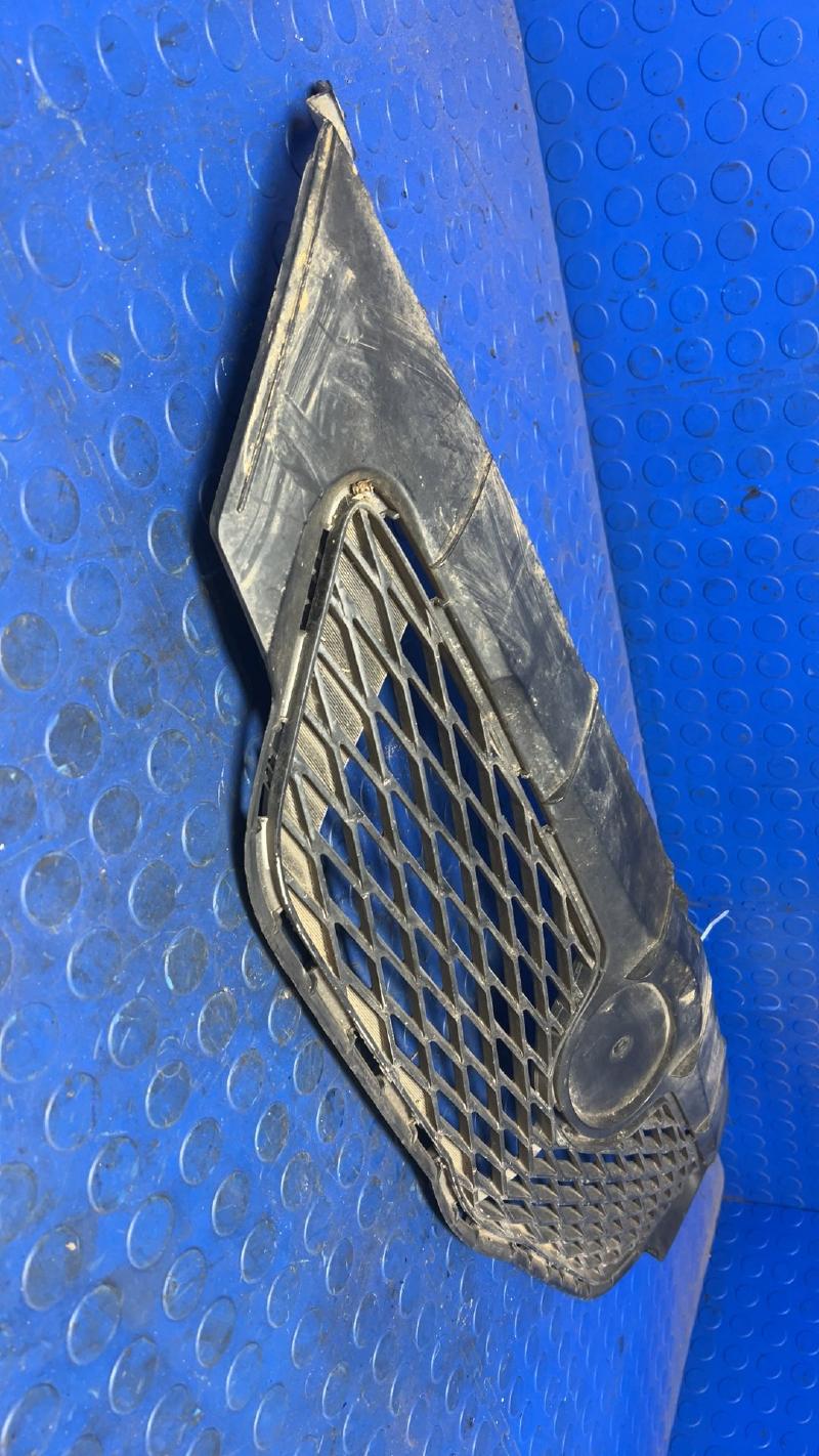 2009 Toyota Corolla Grille
