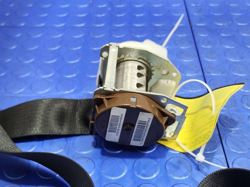2015 Jeep Grand Cherokee Rear Seat Belt