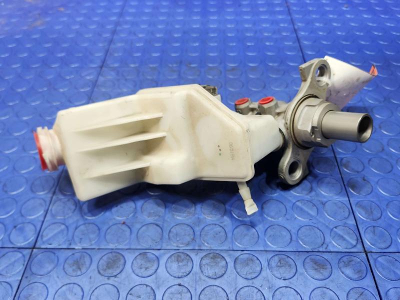 2018-2022 GMC Terrain Brake Master Cylinder Assembly Genuine OEM 84104229