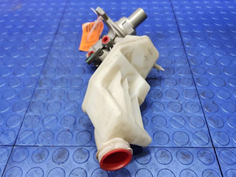 2018-2022 GMC Terrain Brake Master Cylinder Assembly Genuine OEM 84104229