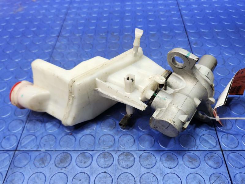 2018-2022 GMC Terrain Brake Master Cylinder Assembly Genuine OEM 84104229
