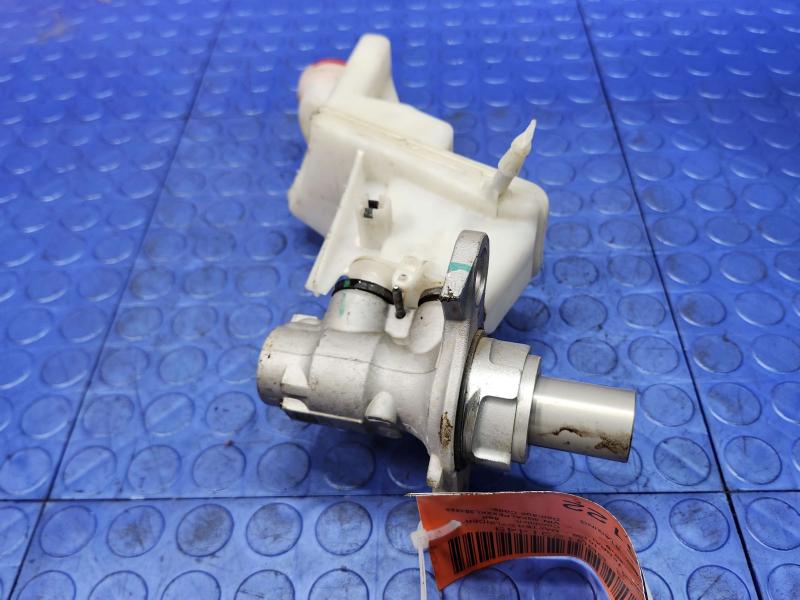 2018-2022 GMC Terrain Brake Master Cylinder Assembly Genuine OEM 84104229