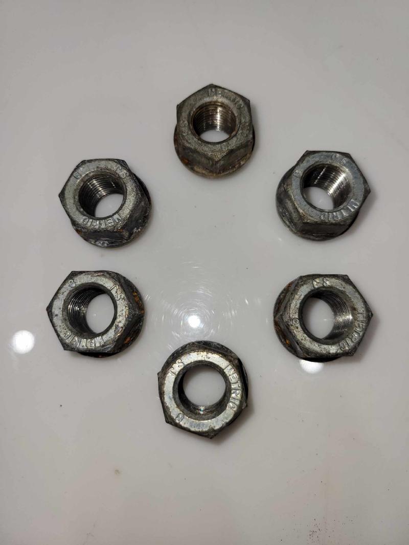 2008 GMC Yukon XL Lug Nuts