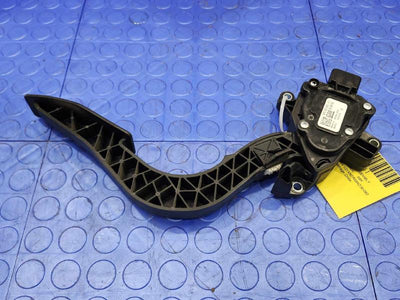 2017-2019 Cadillac XT5 Accelerator Pedal Assembly Genuine OEM Part 23134748