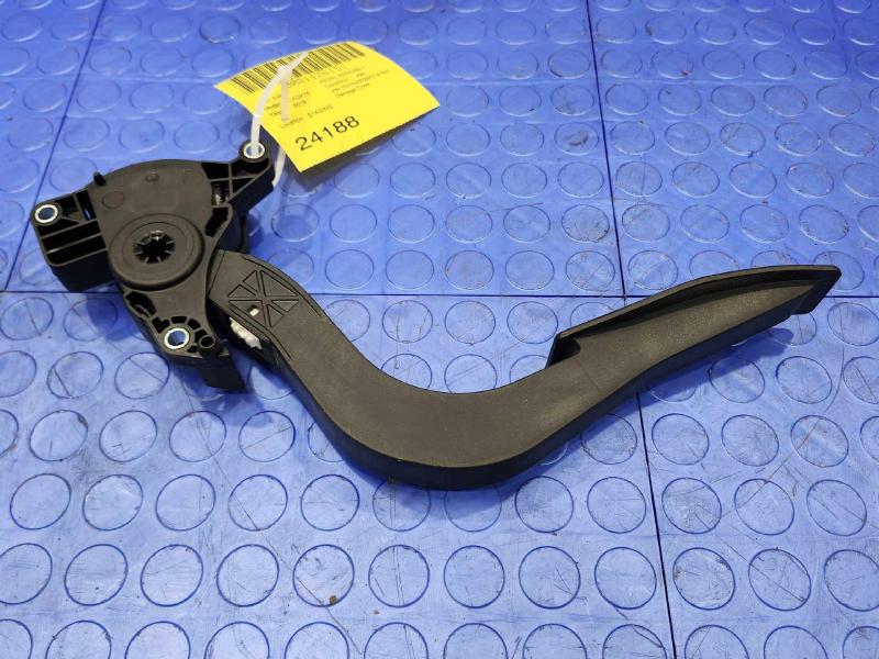 2017-2019 Cadillac XT5 Accelerator Pedal Assembly Genuine OEM Part 23134748