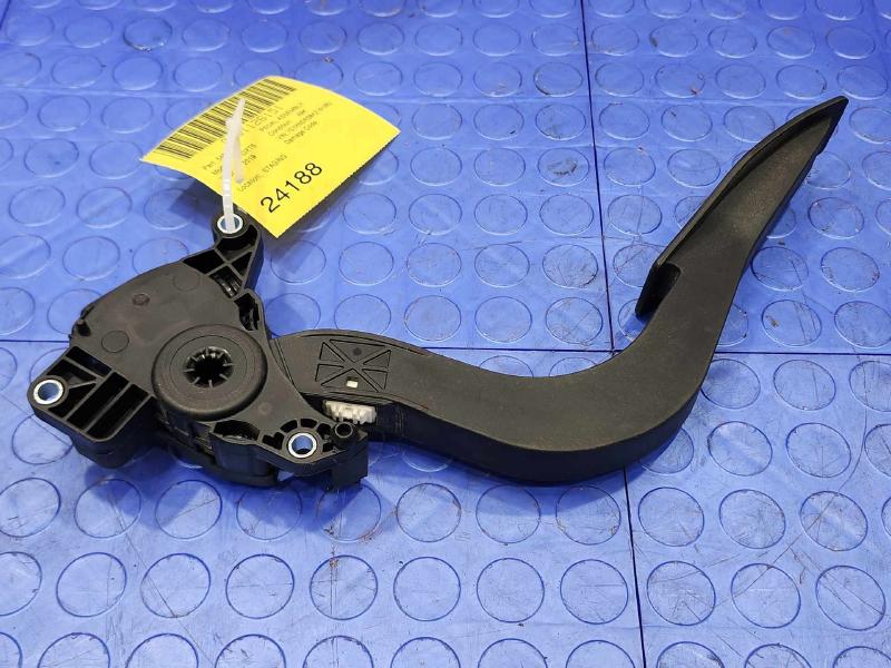 2017-2019 Cadillac XT5 Accelerator Pedal Assembly Genuine OEM Part 23134748
