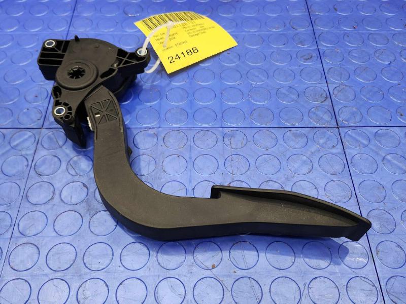 2017-2019 Cadillac XT5 Accelerator Pedal Assembly Genuine OEM Part 23134748