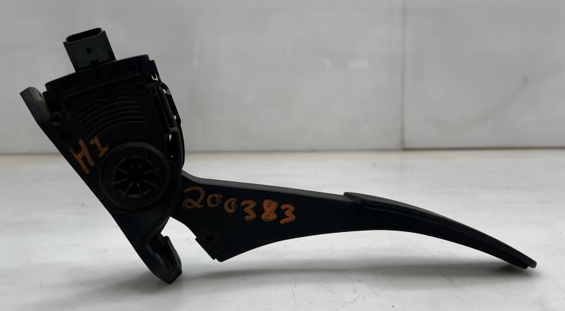 2013 Chrysler Town & Country Pedal Assembly