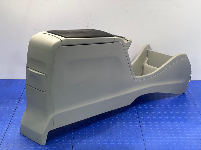 2013 Toyota Prius Front Console