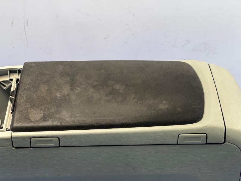2013 Toyota Prius Front Console