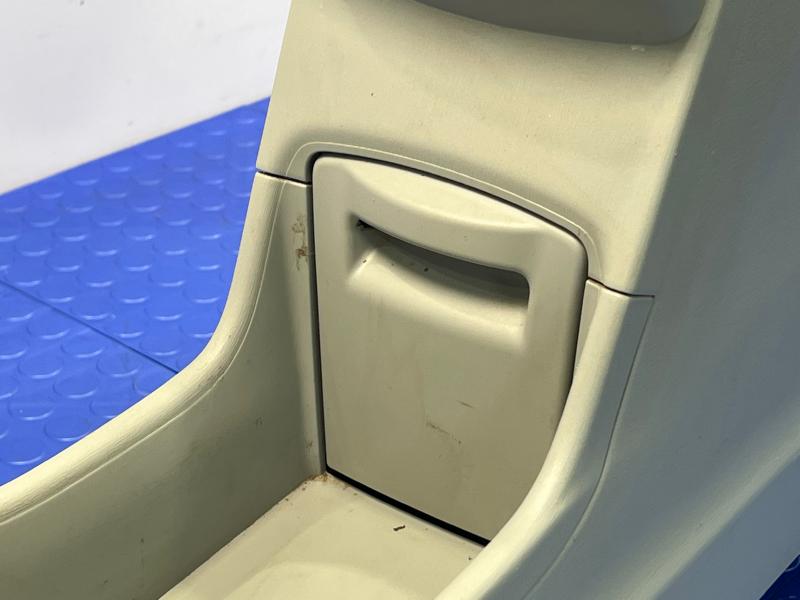 2013 Toyota Prius Front Console