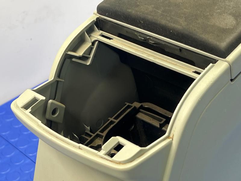 2013 Toyota Prius Front Console